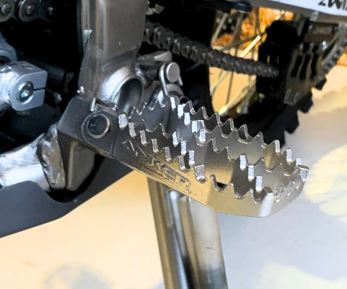Pedaleira Inox Polido - KLX 300/300R/300SW hover